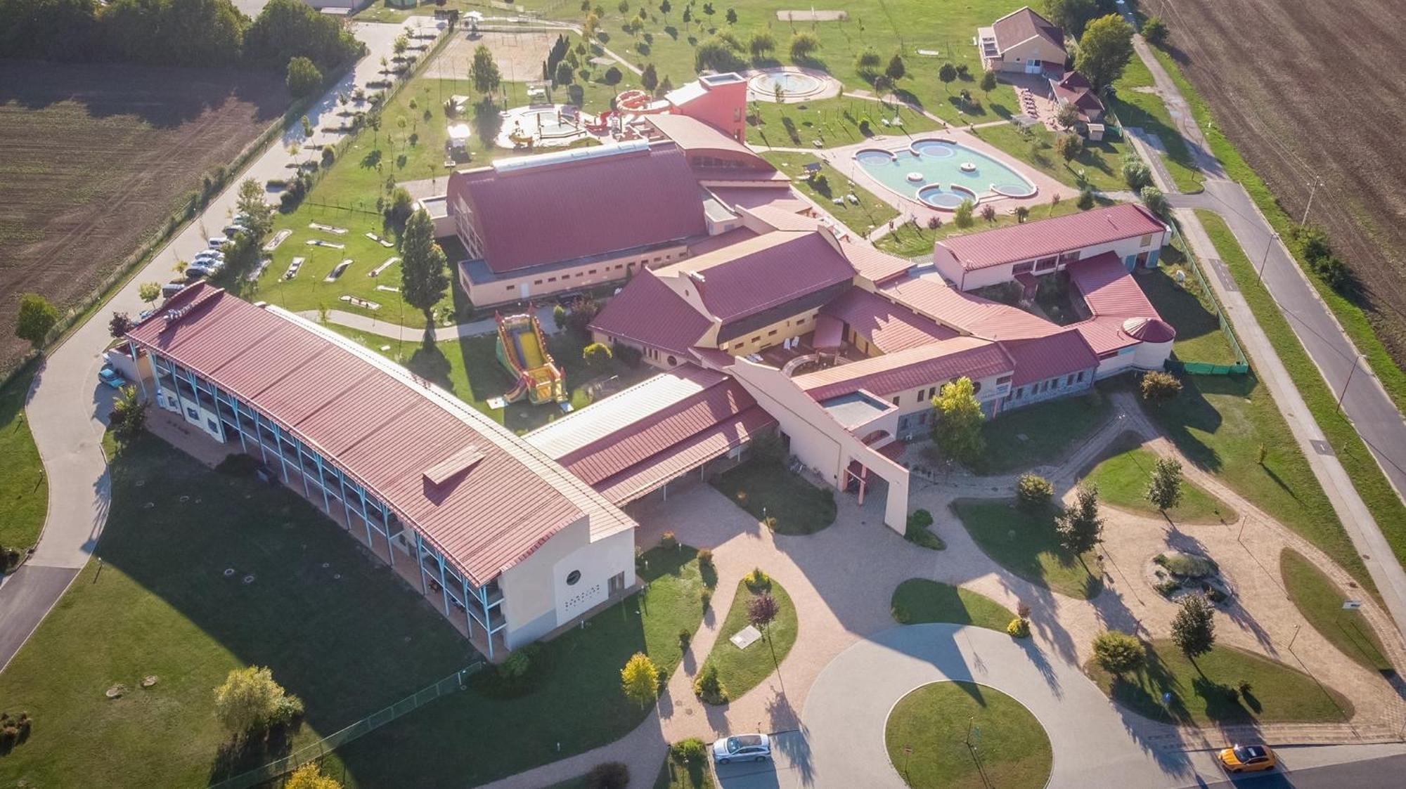 Vulkan Wellness Hotel & Camping Celldömölk Buitenkant foto