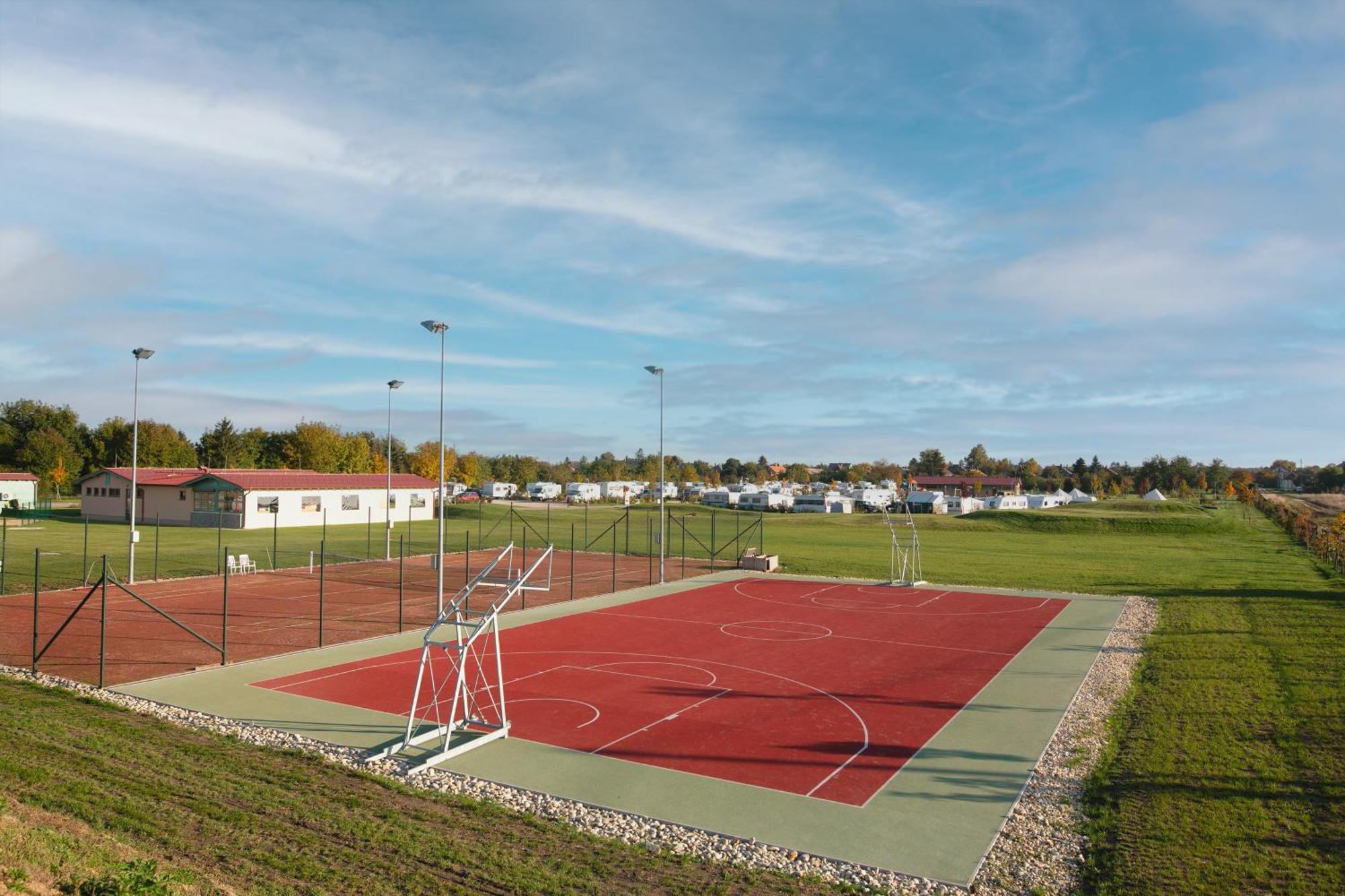 Vulkan Wellness Hotel & Camping Celldömölk Buitenkant foto