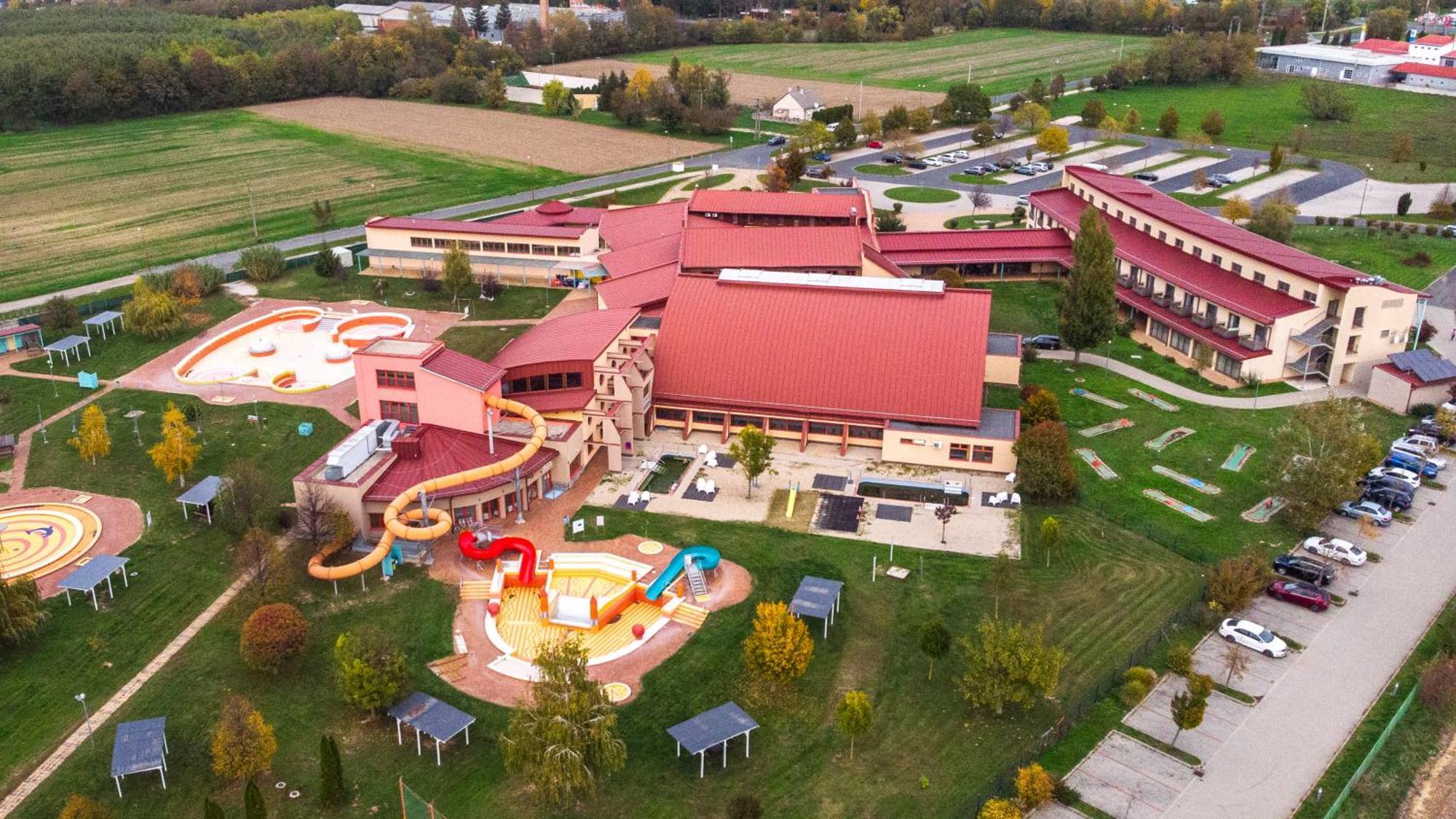 Vulkan Wellness Hotel & Camping Celldömölk Buitenkant foto